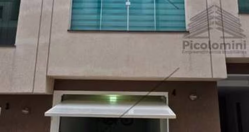 Casa de condomínio na Vila Matilde à venda, 115m² com 2 suítes, sala 2 ambientes, cozinha planejada, 3 banheiros, área de serviço e 2 vagas de garagem
