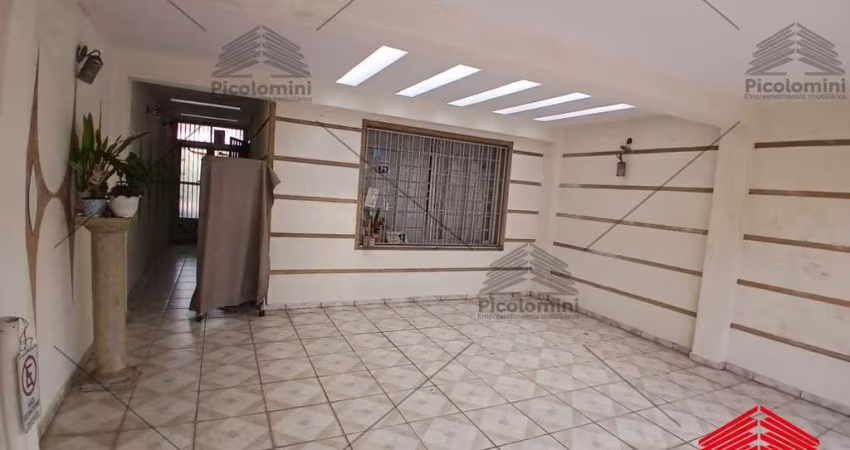 Casa sobrado a venda com 200 m² na Vila Regente Feijó, próximo ao Clube 7 de Setembro, 3 quartos, 2 vagas de garagem coberta, entrada lateral, edícula