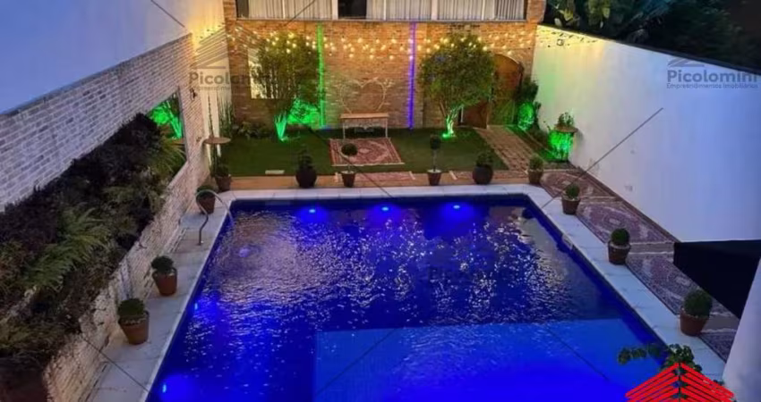 Casa de Luxo na Vila Bertioga: 4 Quartos, 4 Suítes, 3 Salas, 7 Banheiros, 3 Vagas de Garagem - São Paulo-SP - 600m²