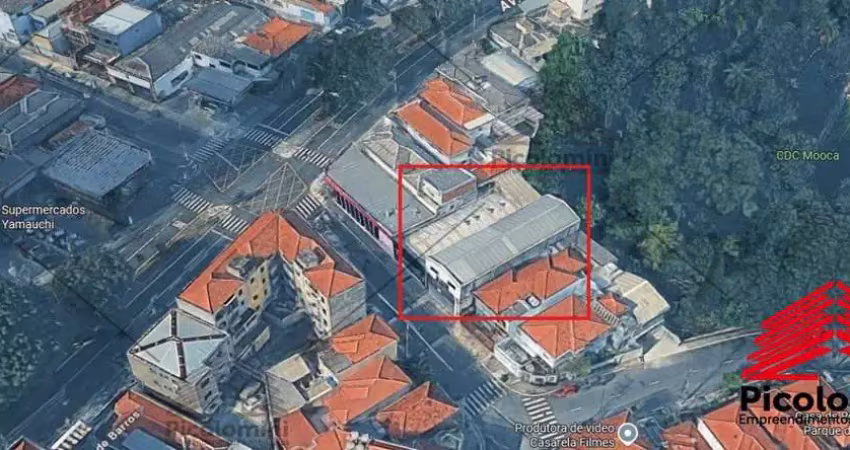Galpão para locação na mooca, 950m², com 8 salas, 5 vagas de garagem e 6 banheiros sendo 2 na sala de espera, masculino e feminino e 1 no vestiario