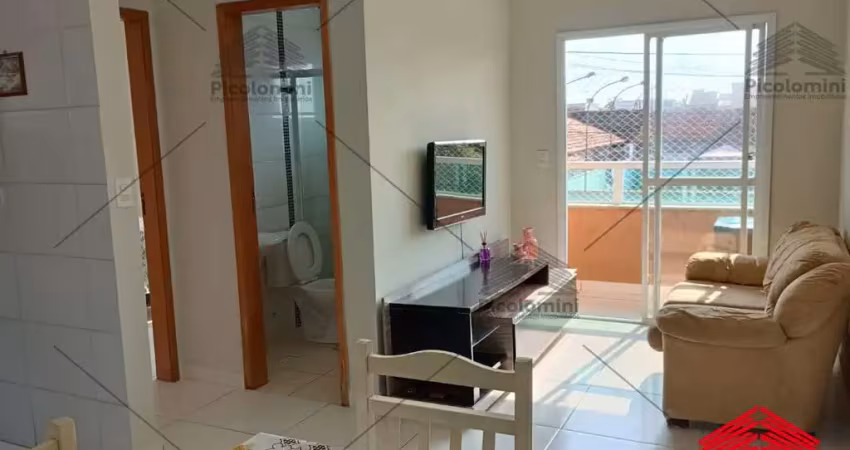 Casa em condomínio à venda em praia grande-sp, bairro maracanã! 1 quarto, sala 2 ambientes com sacada, 1 banheiro, 1 vaga. 300 metros da praia