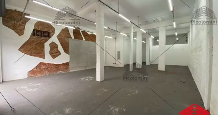 Salão comercial para locação no vila alpina 1 sala, 1 banheiro, 3 vagas de garagem, 150m².