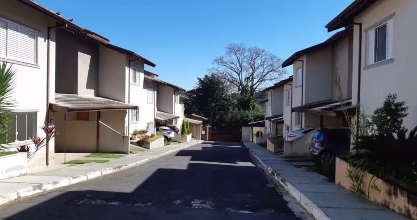 LINDOS SOBRADOS À VENDA EM CONDOMÍNIO TRANQUILO DE ATIBAIA