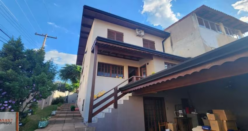 Imperdível oportunidade! Sobrado de esquina com acabamento impecável e cheio de charme!