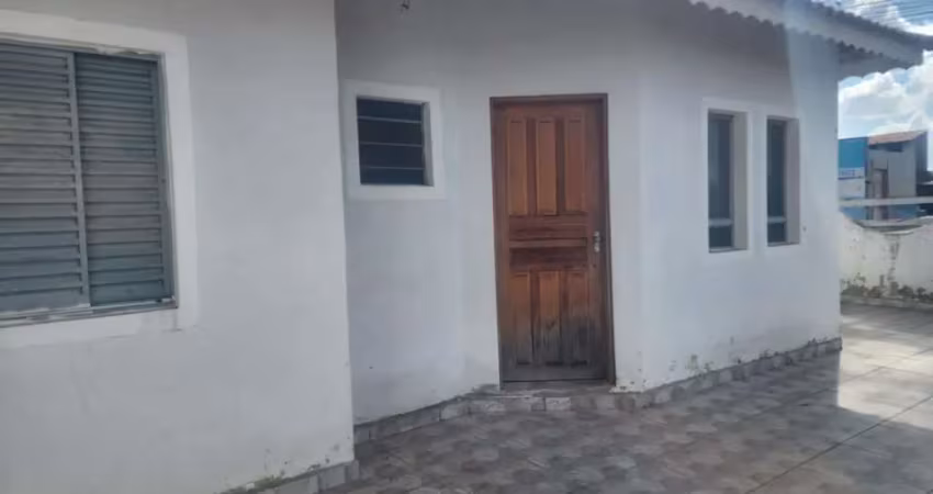 Venha conhecer ! com 2 quartos amplos, 2 salas espaçosas, 1 banheiro completo, 3 vagas de garagem