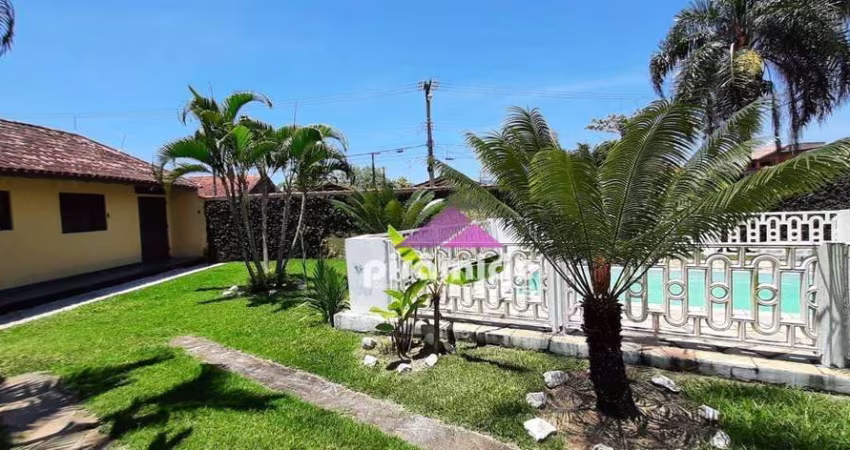 Casa com 2 dormitórios à venda, 62 m² por R$ 330.000,00 - Jardim Britânia - Caraguatatuba/SP