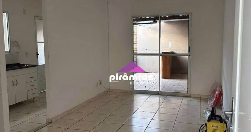 Casa com 3 dormitórios para alugar, 90 m² por R$ 2.708,00 - Eugênio de Melo - São José dos Campos/SP