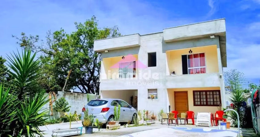Casa espaçosa com 5 dormitórios, piscina e excelente localização - jardim limoeiro, são josé dos ca