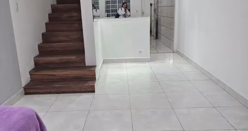 Casa para locação com 2 dormitórios, independente com 1 vaga de garagem