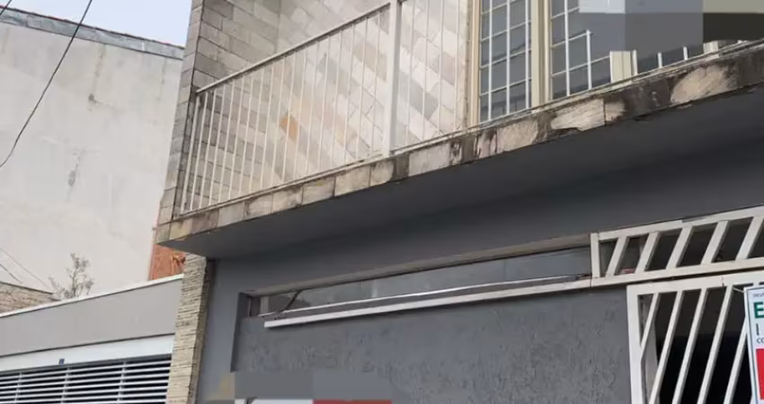 Casa para locação com 7 cômodos, 2 vagas de garagem no centro de taboão
