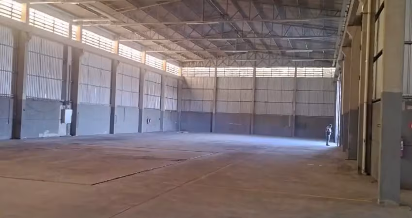 Galpão 1800m2 vão Livre