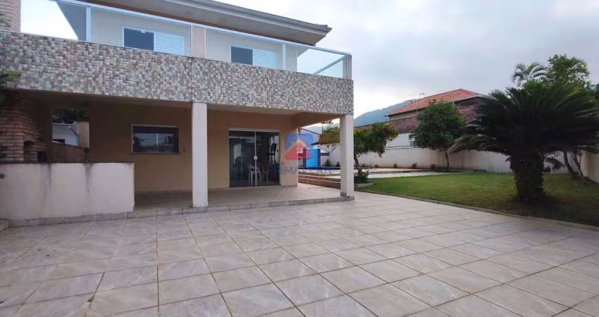 560 m²|04 Dormitórios|Piscina com 50 m²|200 metros da Praia