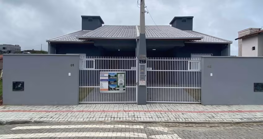 CASA TÉRREA COM 3 DORMITÓRIOS SENDO 1 SUÍTE NO ITACOLOMI EM BALNEÁRIO PIÇARRAS-SC