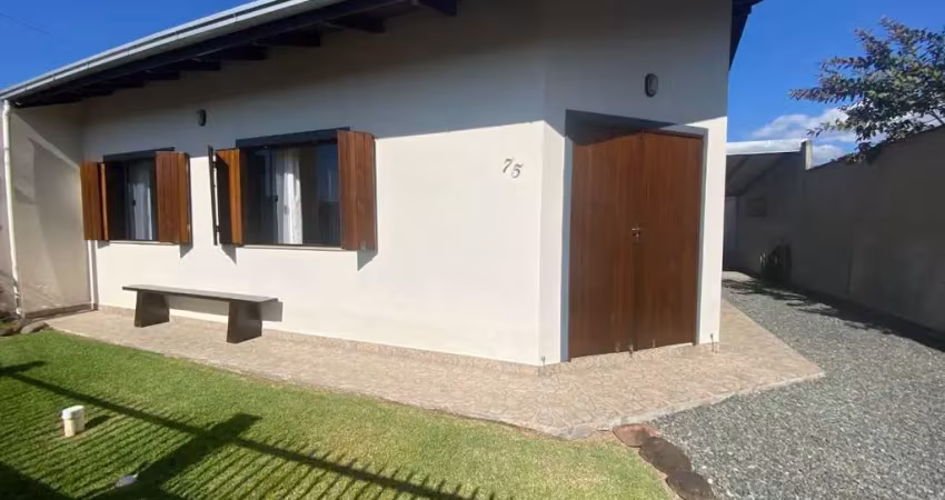 Casa térrea com 3 dormitórios sendo 1 suíte em ótima localização em balneário piçarras-sc