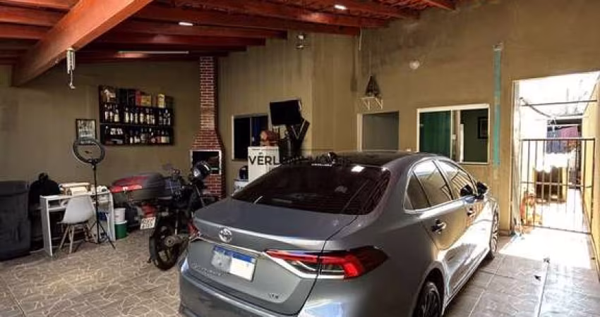 Casa 2/4 com suíte, e varanda gourmet no Bairro Luizote.
