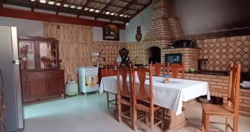 Linda casa 2/4 com suíte, no Bairro Luizote.