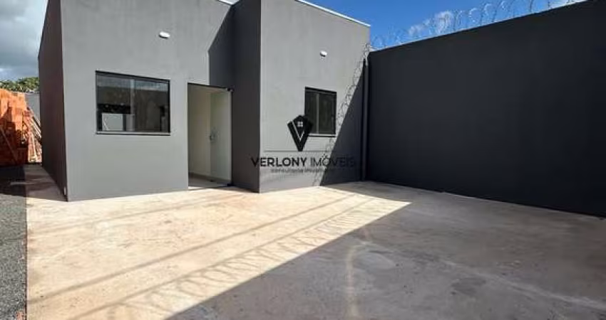 Casa sozinha no terreno, 2/4 com suíte, e um amplo quintal