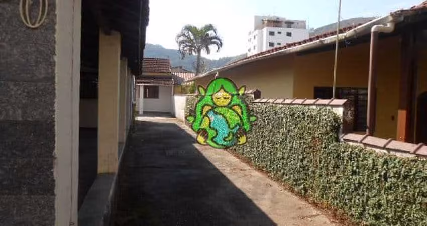 Casa à venda, 60 m da Praia Martim de Sá, Caraguatatuba, SP