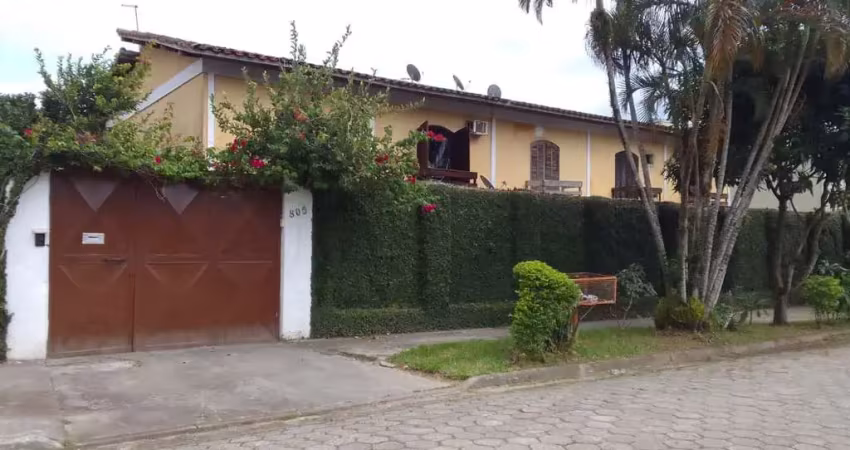 Sobrado mobiliado em condomínio 2 dormitórios na martim de sá.