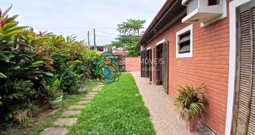 Casa com edícula à venda na praia das palmeiras, 700 metros da praia.