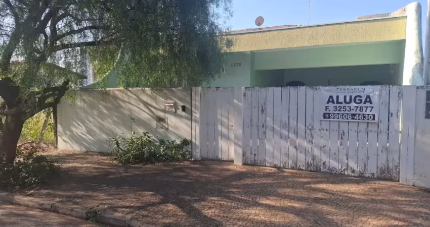 Casa com 3 quartos para alugar na Rua Helena Steimberg, 1231, Jardim São Carlos, Campinas