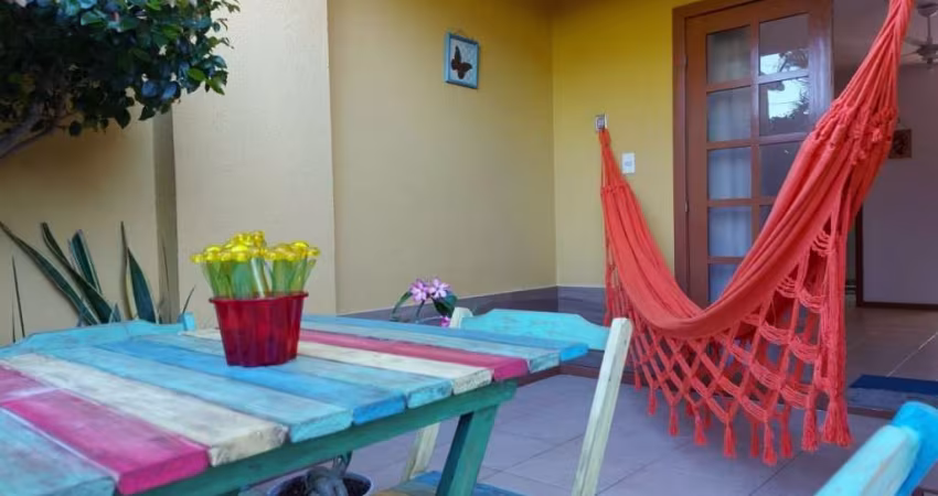Quarto e Sala Térreo, nascente e espaçoso.