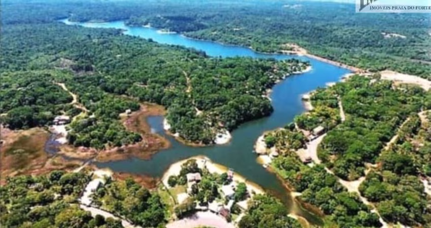 2.560,00m² com frente para Lagoa Aruá.