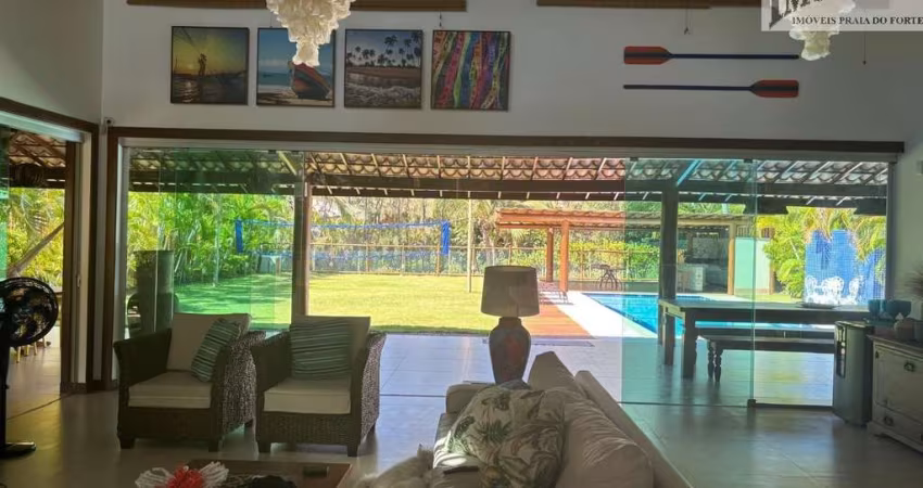 Linda Casa 4 suítes, em condomínio frente mar bem próximo da Vila !