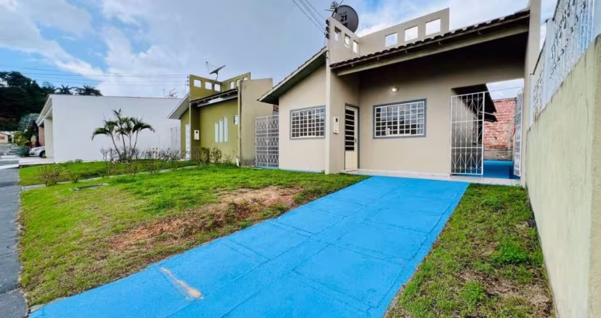 Casa com Quintal e 2 Quartos no Vila dos Pássaros, armários na cozinha, 2 vagas – Alugue Já!