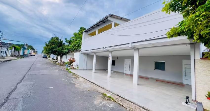 Oportunidade Única! Casa Comercial com 12 Salas no Parque 10 – Aceita Propostas!