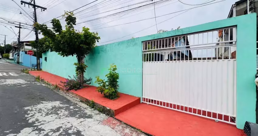 Casa para locação no parque 10 – 4 quartos, suíte e quintal com árvores frutíferas