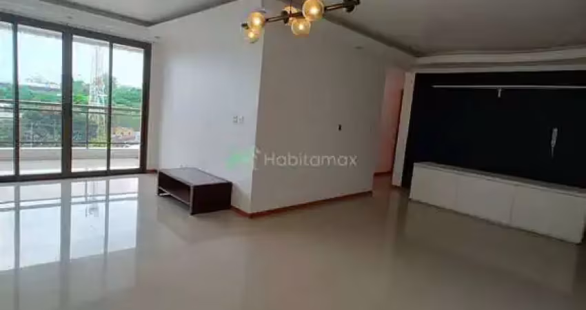 Apartamento disponivel no thiago de mello para locaçao, 3 quartos e uma vaga de garagem.