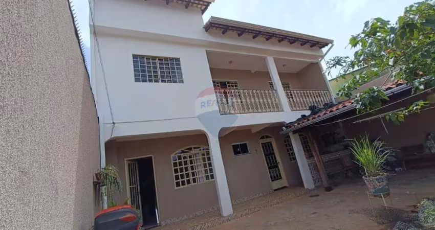 Sobrado com 3 quartos- Quadra 203 Recanto das Emas, aceita financiamento e FGTS
