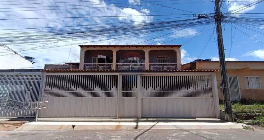 Sobrado escriturado com 5 quartos a venda- Quadra 204 Recanto das Emas