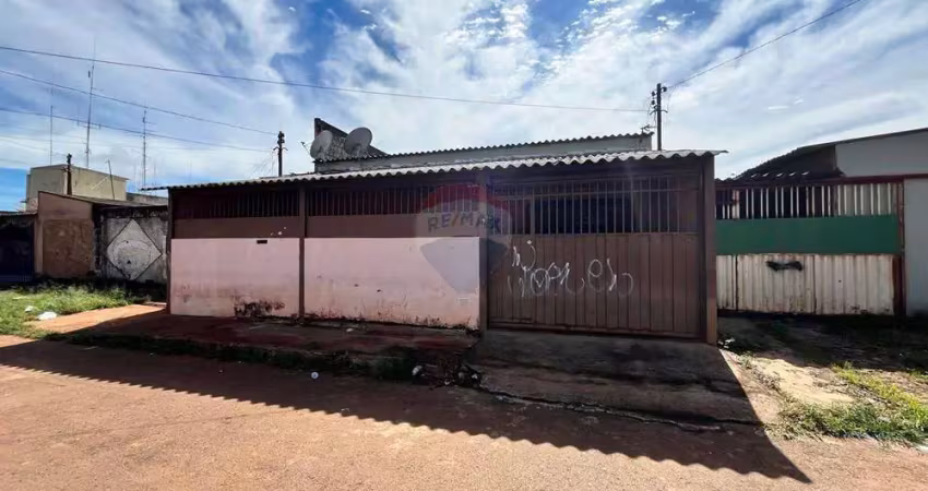 Casa com 2 quartos, na 116 do Recanto das Emas- ao lado do terminal de ônibus