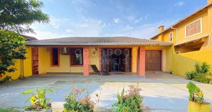 Casa com 3 quartos à venda na Rua José Weimer Viana, 105, Centro, Arroio do Sal