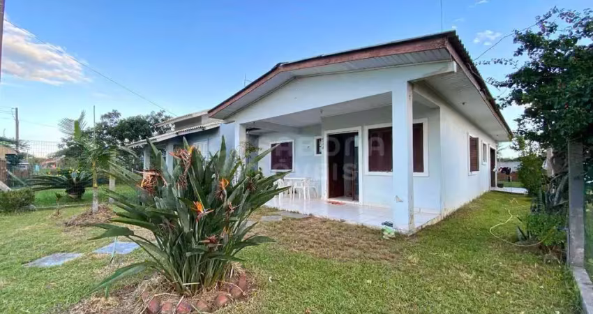 Casa com 2 quartos à venda na Rua Tancredo Neves, 504, Balneário Jardim Olívia, Arroio do Sal