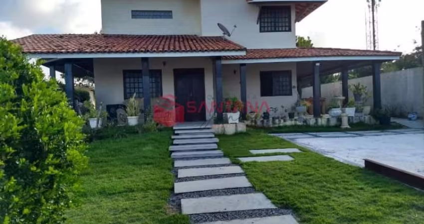 Casa com 3/4 à venda em condomínio fechado