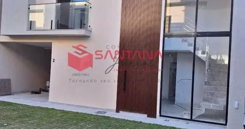 Casa com 4/4 à venda em Buraquinho