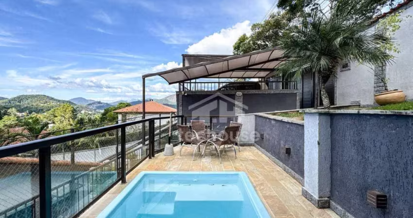 Casa linear no bairro de iúcas, teresópolis, 4 suítes e lazer completo.