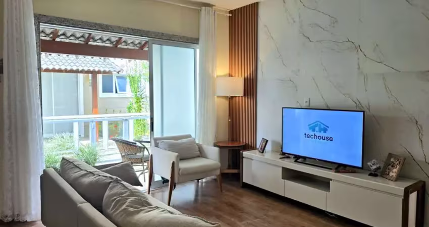 Charme e conforto: casa em condomínio discreto perto do centro de teresópolis, com duas suítes e 105 m².