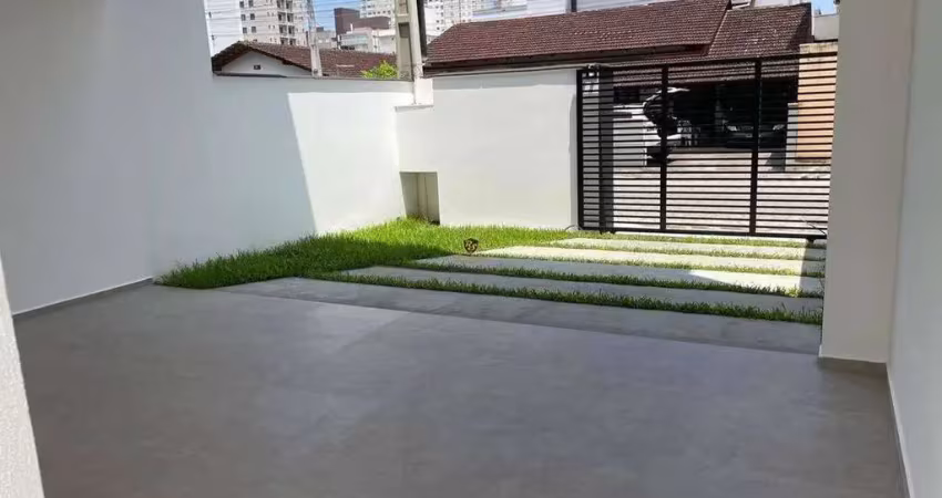 Casa Alto Padrão - 3 dormitórios - Próximo à praia