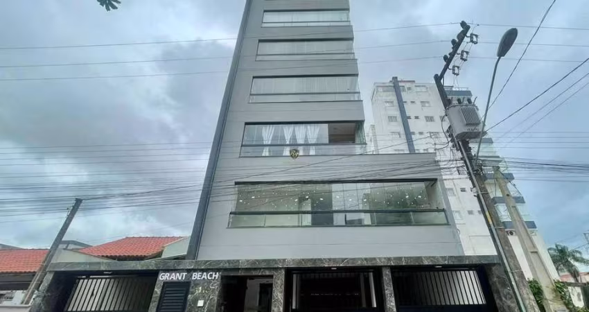 Apartamento 3 dormitórios e 2 vagas, mobiliado com vista mar