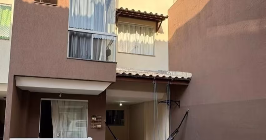 Sua Casa Duplex dos Sonhos em Condomínio Fechado: Conforto e Segurança!