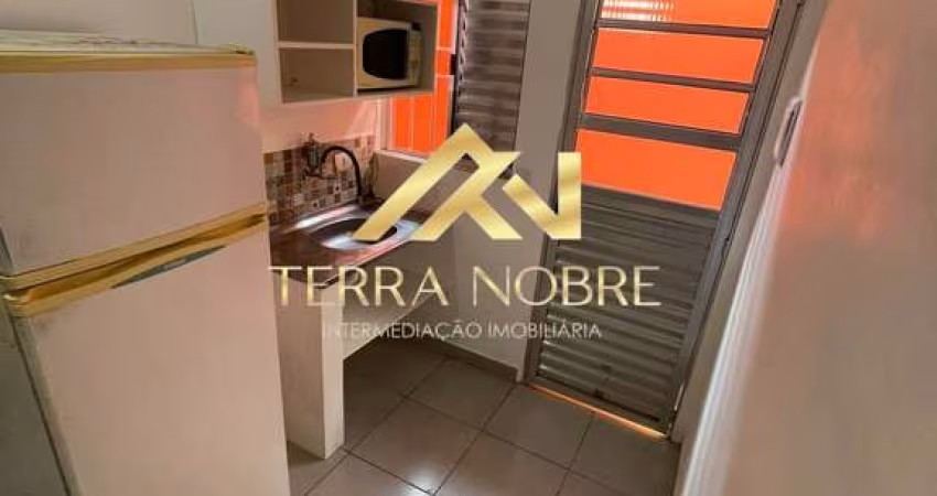 Studio para alugar com 15m², mobilhado com cama agua e luz incluso, sem vaga
