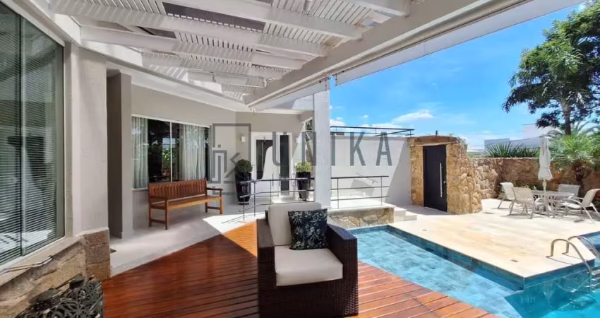 Luxuosa casa em condomínio à venda em Campinas-SP no Loteamento Alphaville Campinas: 4 quartos, 4 suítes, 3 salas, 6 banheiros, 6 vagas de garagem, 370m² de área.