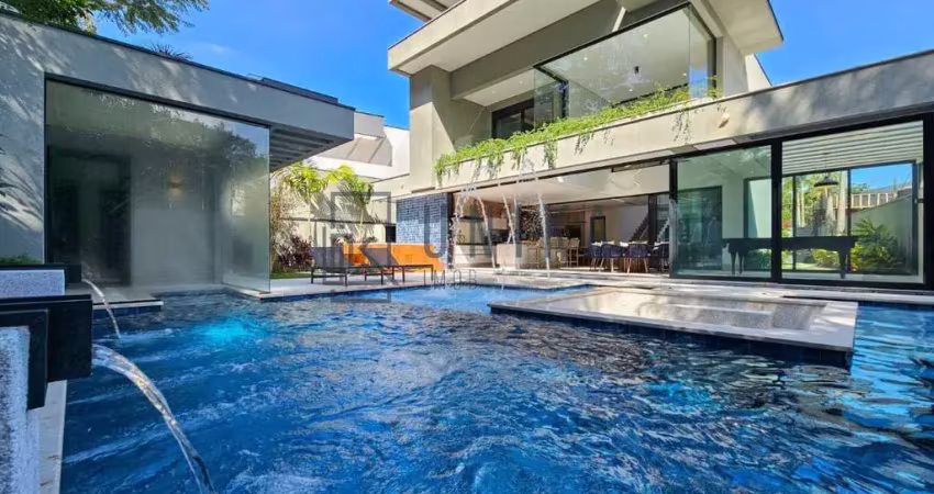 Impecável mansão de 6 quartos na Riviera em Bertioga-SP: 6 suítes, 3 salas, 8 banheiros, 6 vagas e 610m².
