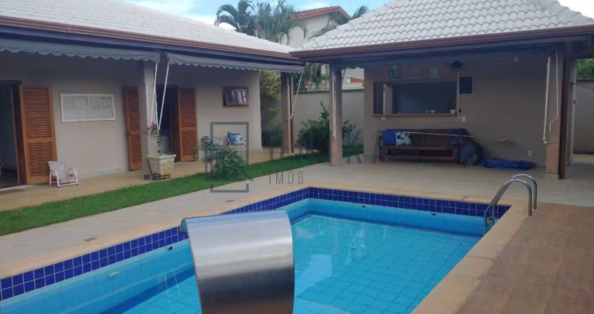 Casa térrea no Residencial Barão do Café, Campinas-SP: 3 quartos, 1 suíte, 3 salas, 4 banheiros, 4 vagas, 310m²!