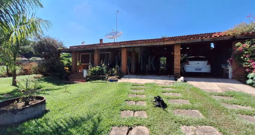 Imperdível! Chácara em condomínio à venda em Campinas-SP, Village Campinas, 2 quartos, 1 suíte, 2 salas, 3 banheiros, 6 vagas, 234m².