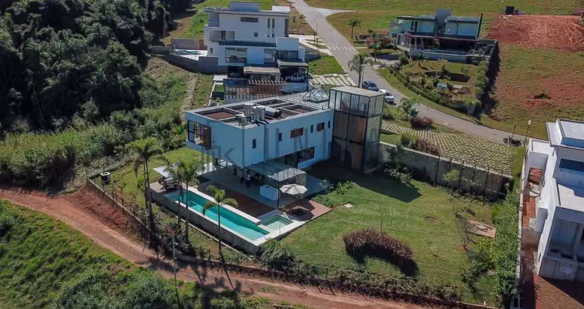 Luxuosa casa em condomínio à venda em itupeva-sp, bairro rio abaixo - 5 quartos, 3 suítes, 5 banheiros, 4 vagas, 620m². cond. serrazul